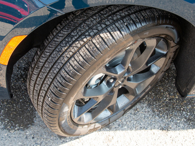 Chrysler Pacifica Front-wheel drive (FWD)