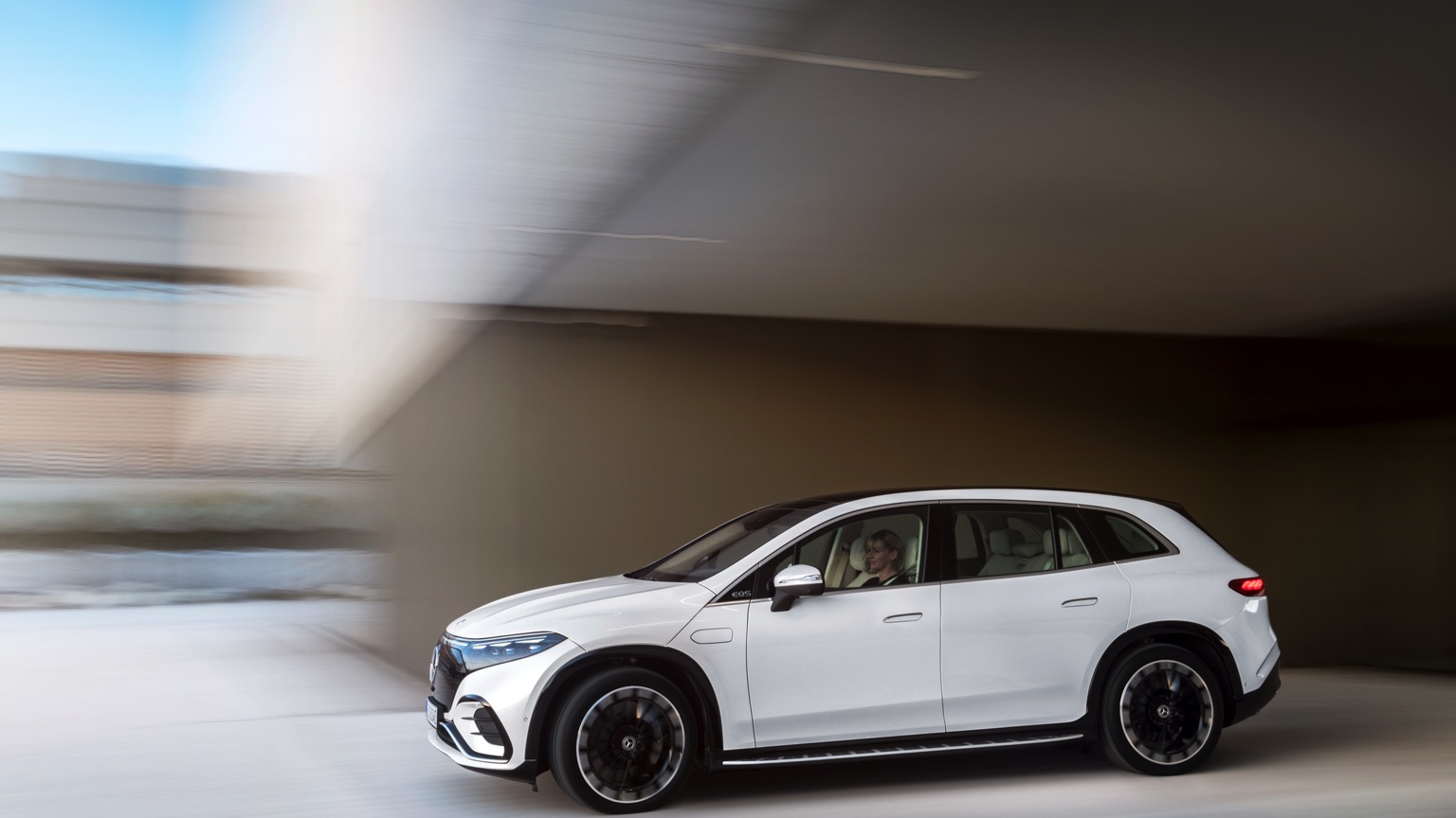 Mercedes EQS SUV 580 4MATIC Pictures