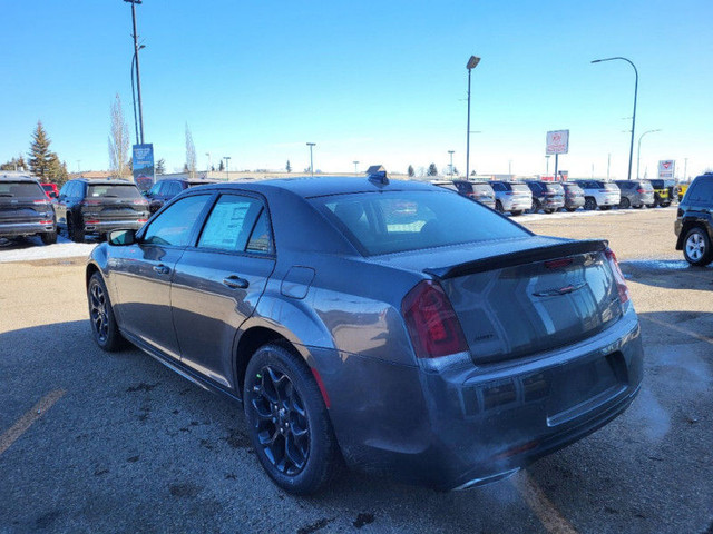 Chrysler 300 All-wheel drive (AWD)