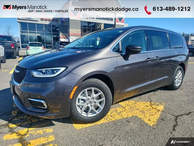 Chrysler Pacifica image