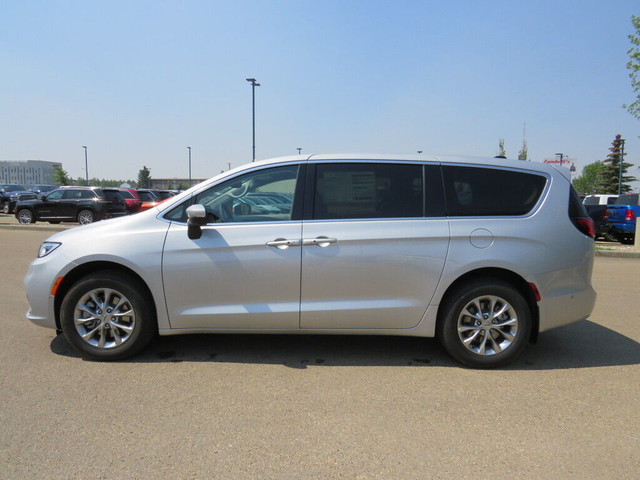 Chrysler Pacifica Van