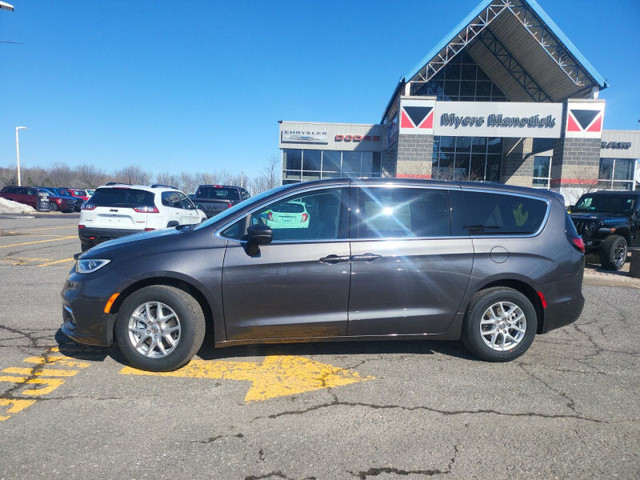 Chrysler Pacifica Van