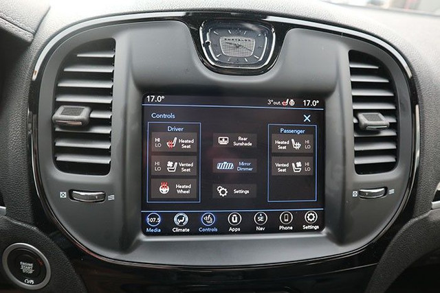 Chrysler 300 Features