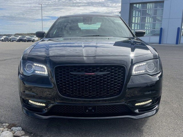 Chrysler 300 Features