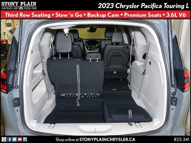 Chrysler Pacifica image