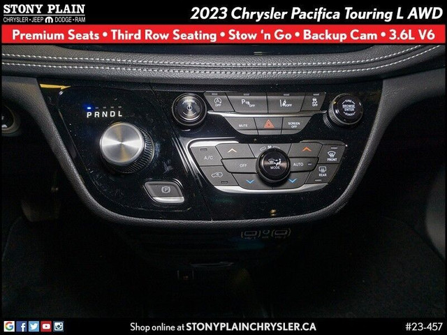 Chrysler Pacifica image