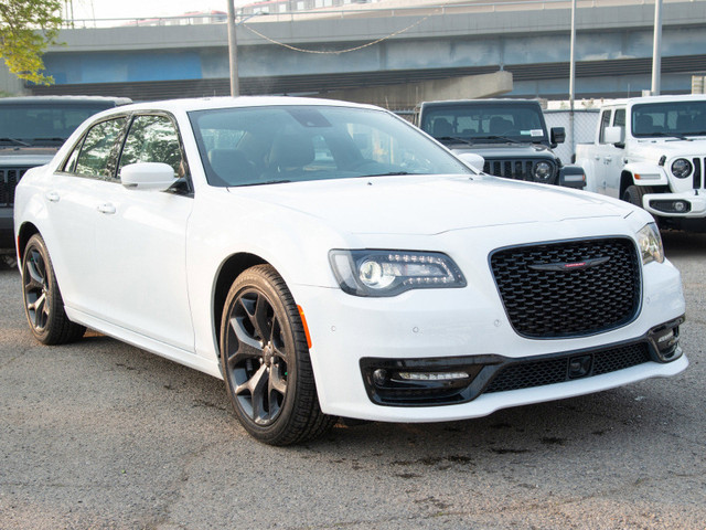 Chrysler 300 Car Price, Images, Colors, Specifications & Review 