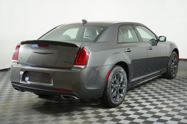 Chrysler 300 All-wheel drive (AWD)