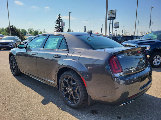 Chrysler 300 image