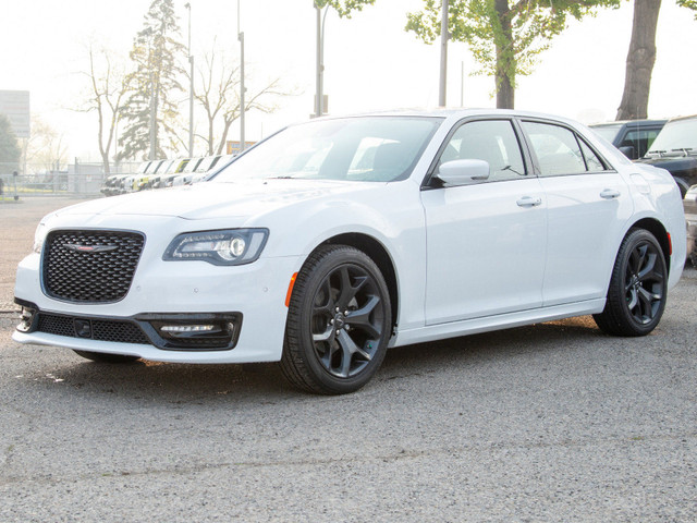 Chrysler 300 Rear-wheel drive (RWD)