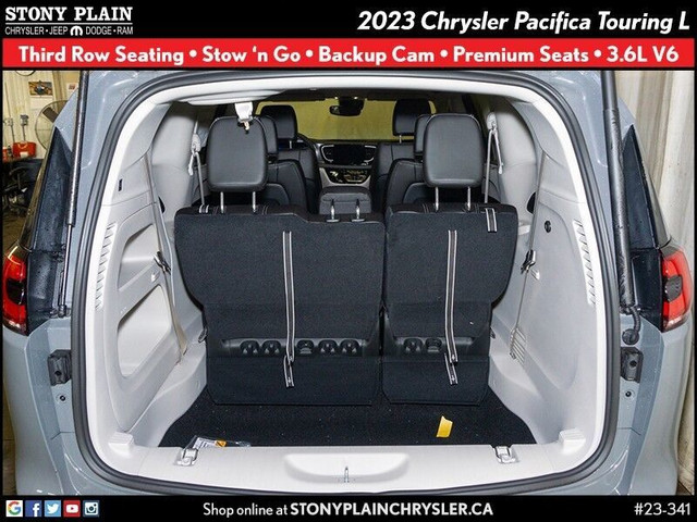 Chrysler Pacifica image