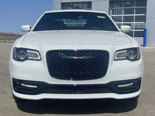 Chrysler 300 Features