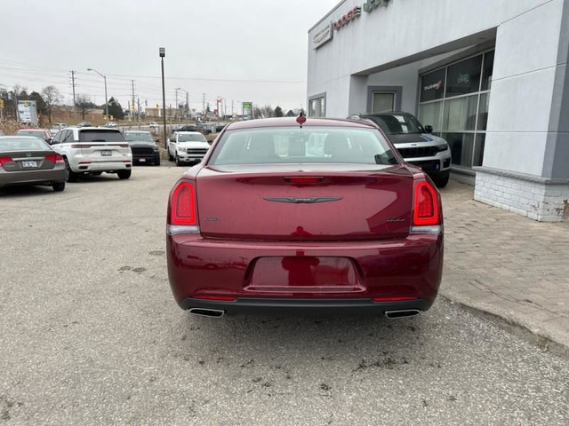 Chrysler 300 Features