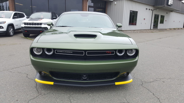 Dodge Challenger Features