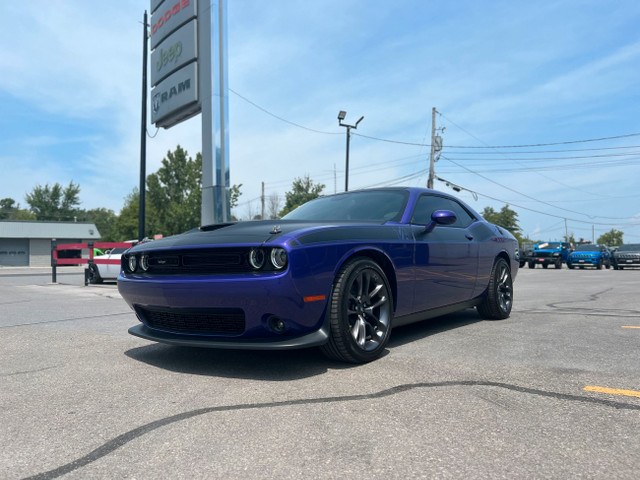 Dodge Challenger Features