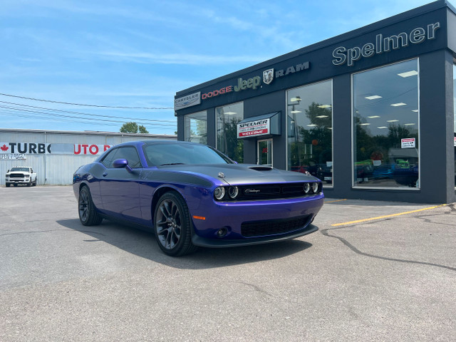 Dodge Challenger Features