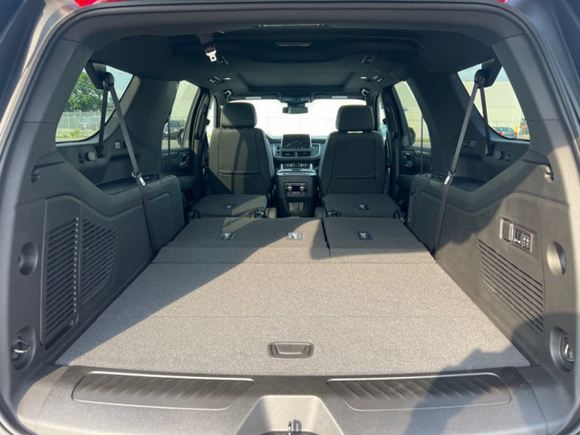 2023 GMC Yukon XL SLT Luxury Package - Sunroof