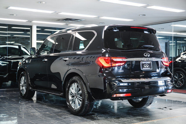 2023 INFINITI QX80 LUXE