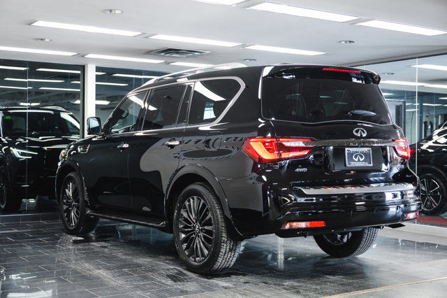 Infiniti QX80 image