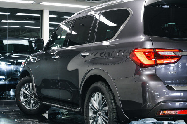 2023 INFINITI QX80 LUXE