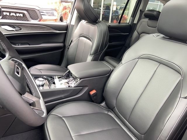 Jeep Grand Cherokee Dimensions