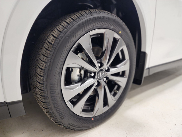 Lexus UX All-wheel drive (AWD)