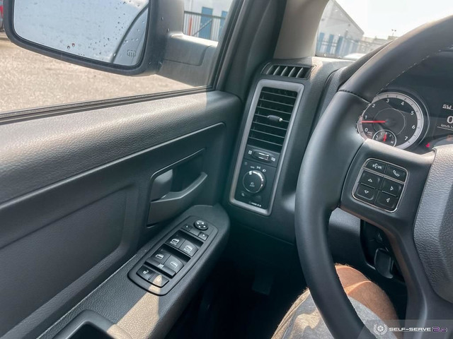 RAM 1500 Classic PETROL