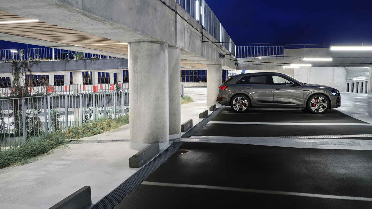 Audi Q8 e tron 55 quattro Dimensions