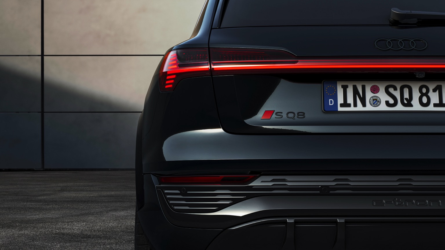 Audi SQ8 e tron Black (2)