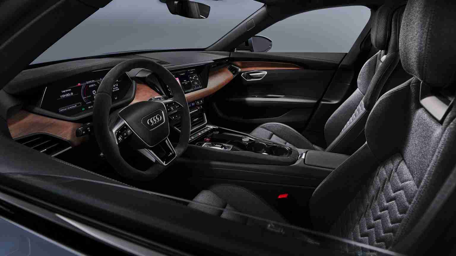 Audi e tron GT quattro Pictures