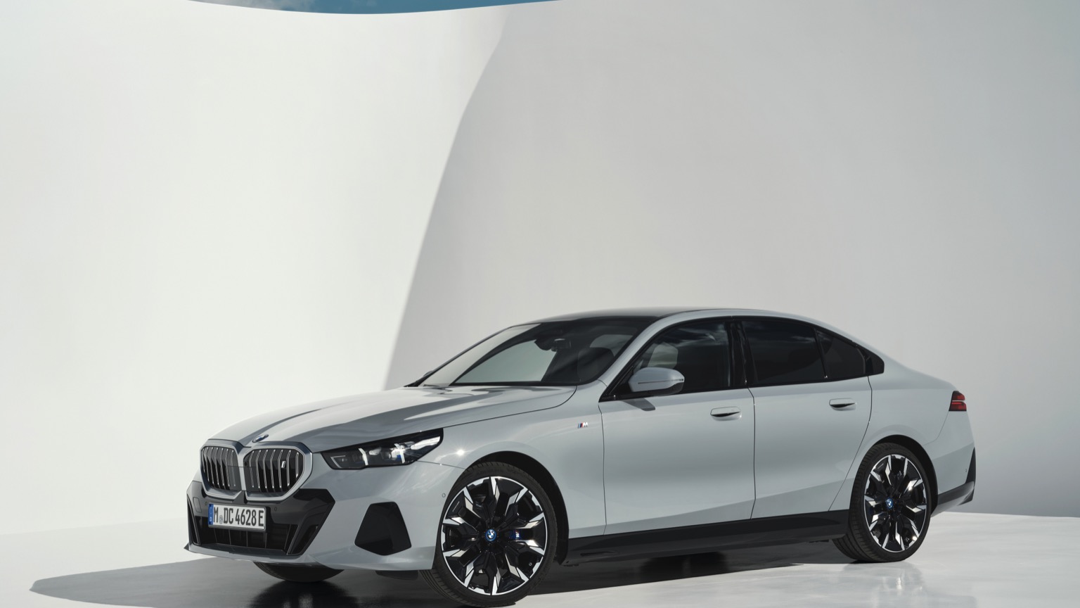 BMW i5 eDrive40 Sedan Seating Capacity