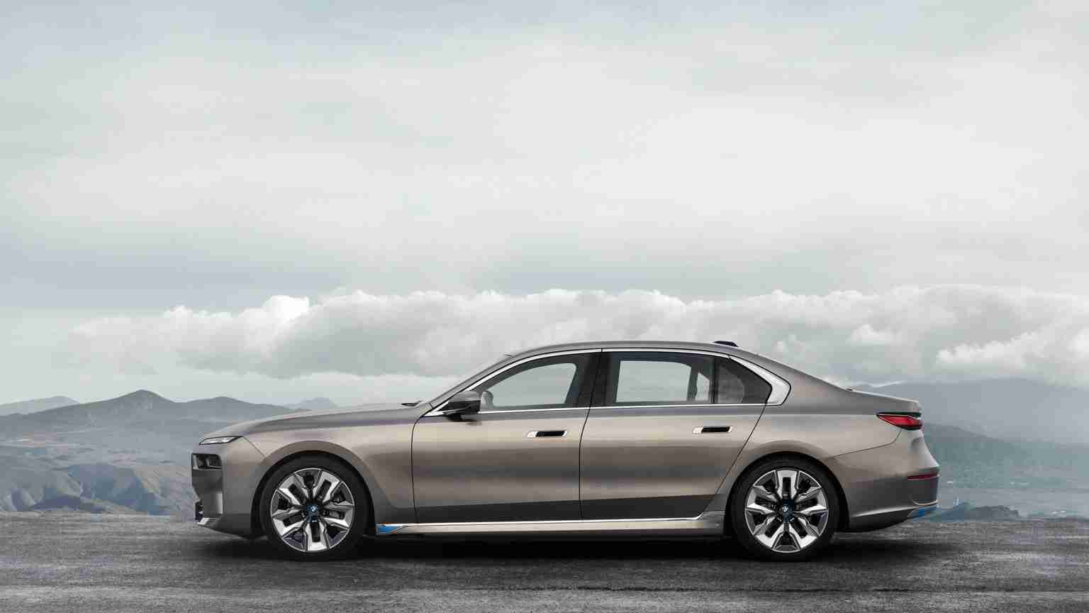 BMW i7 xDrive60 Sales