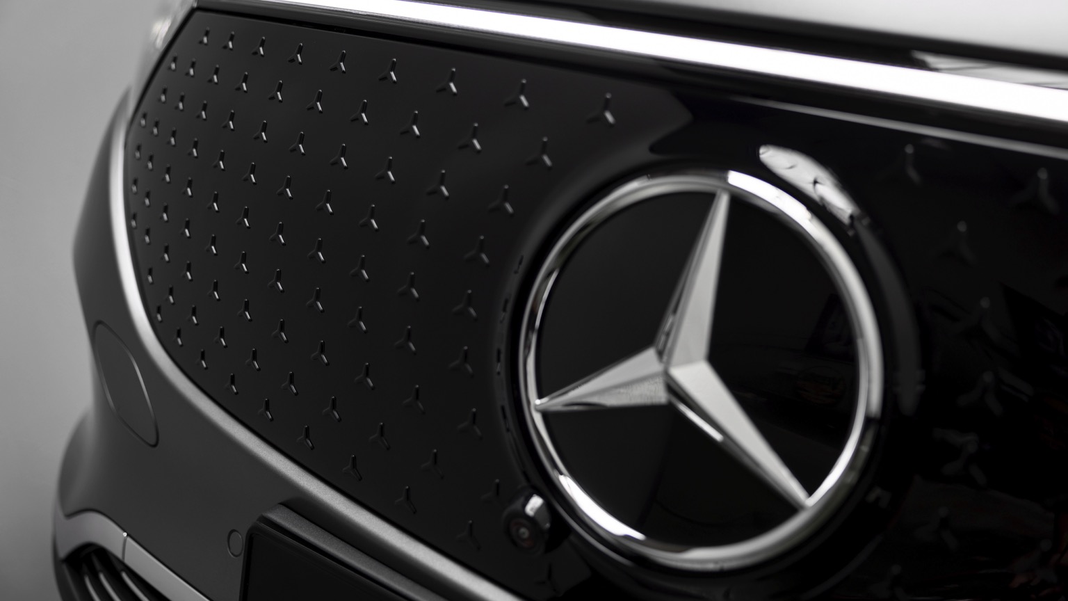 Mercedes EQA 350 4MATIC Pictures
