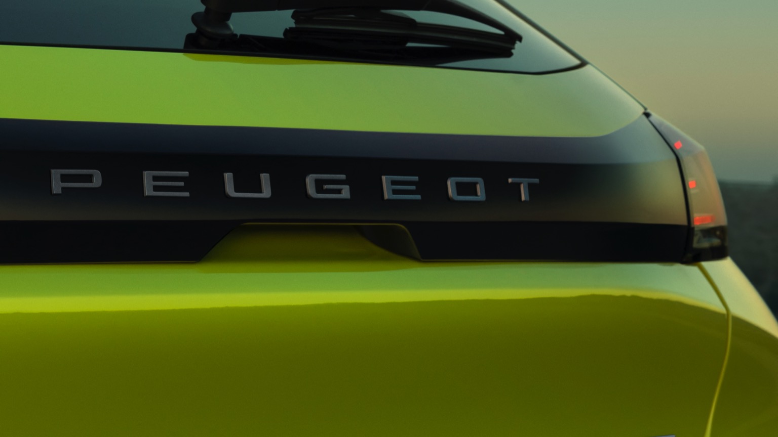 Latest Peugeot e 208 50 kWh Car