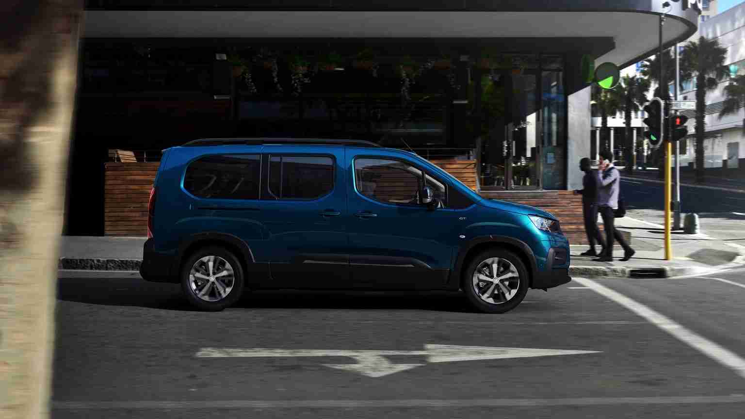 Peugeot e Rifter Standard 50 kWh Front Look