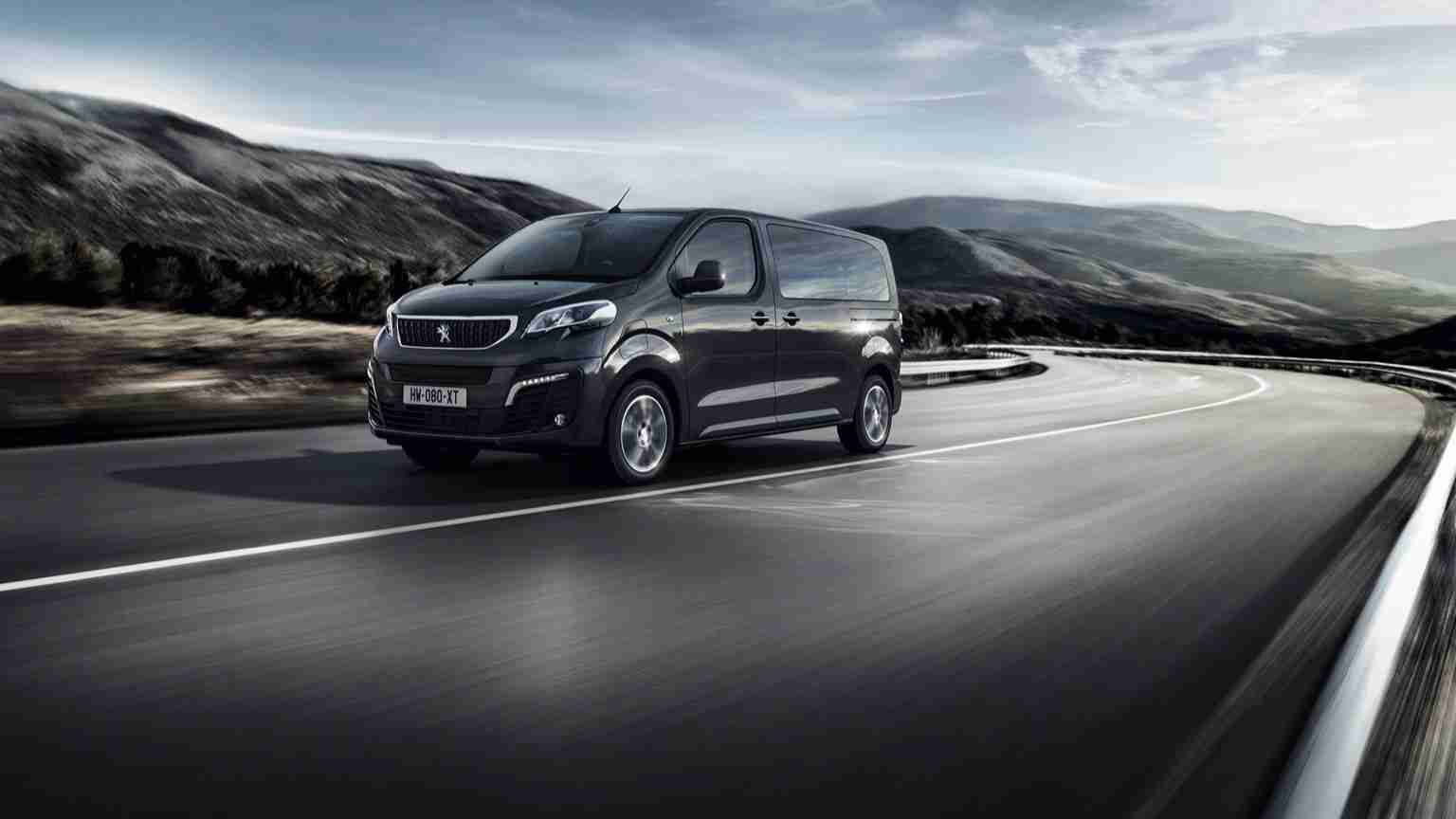 Peugeot e Expert Combi Standard 50 kWh Front Look