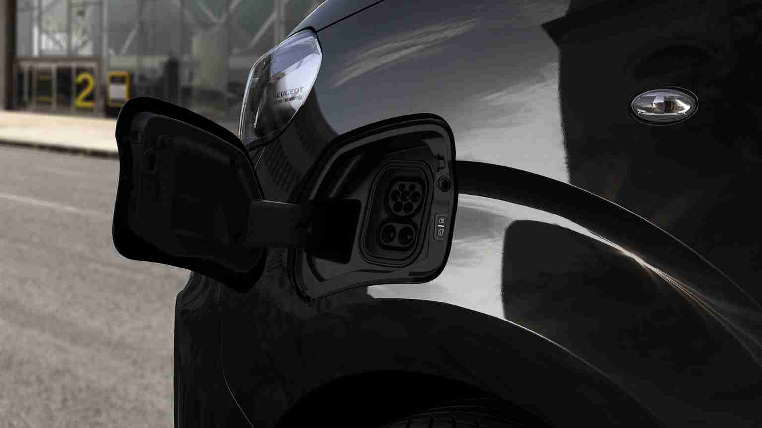 Peugeot e Expert Combi Long 75 kWh Sales
