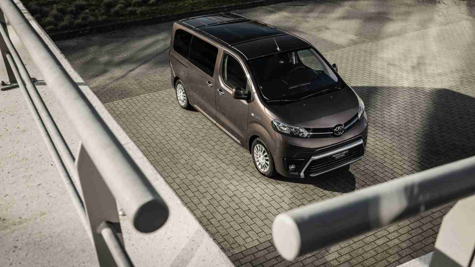Toyota PROACE Verso M 75 kWh Colour
