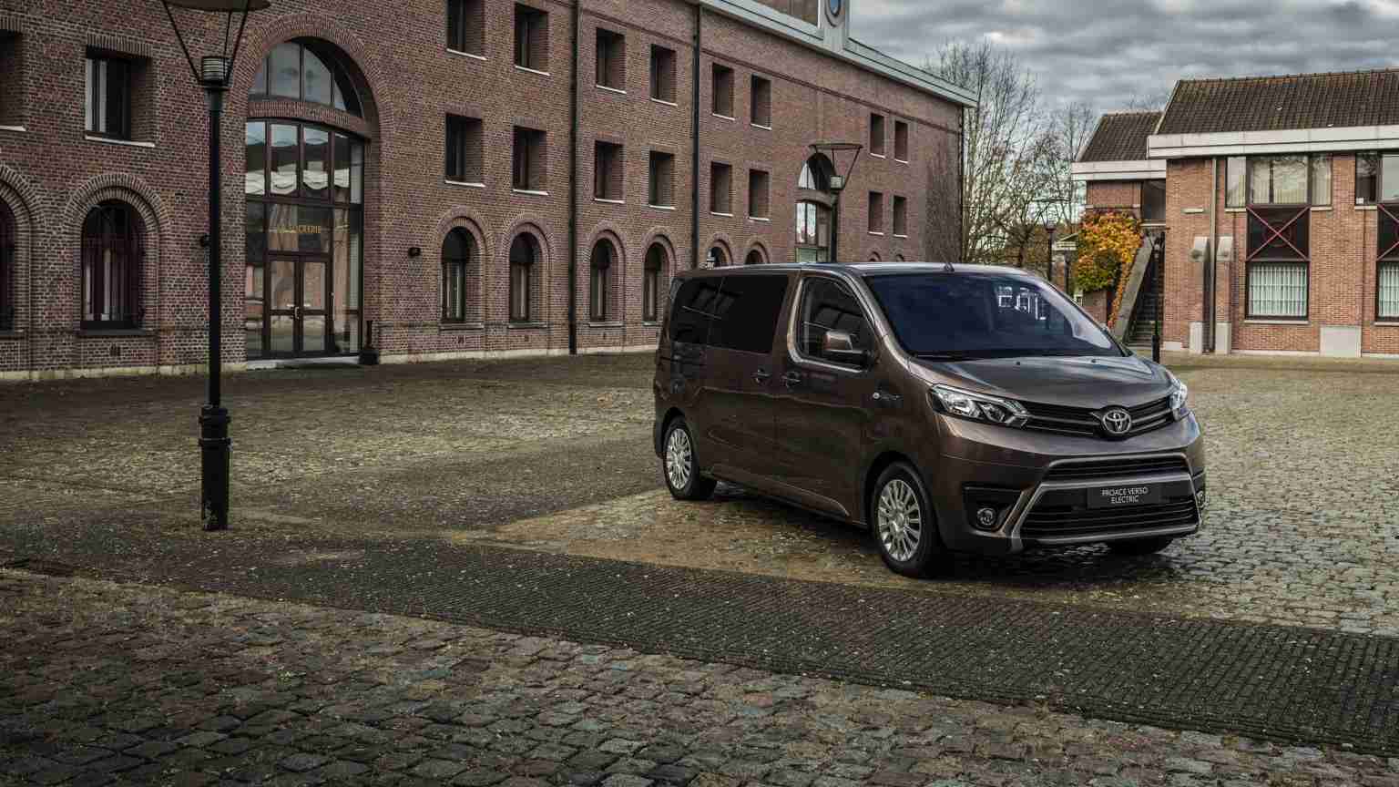 Toyota PROACE Verso M 50 kWh Seating Capacity