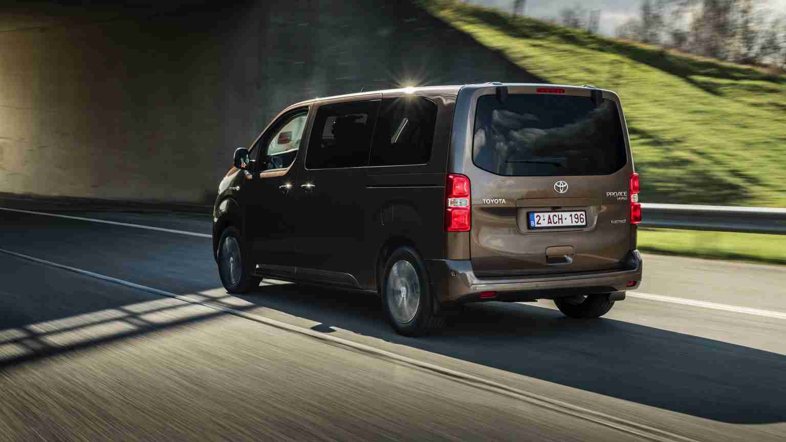 Toyota PROACE Verso M 50 kWh Pictures
