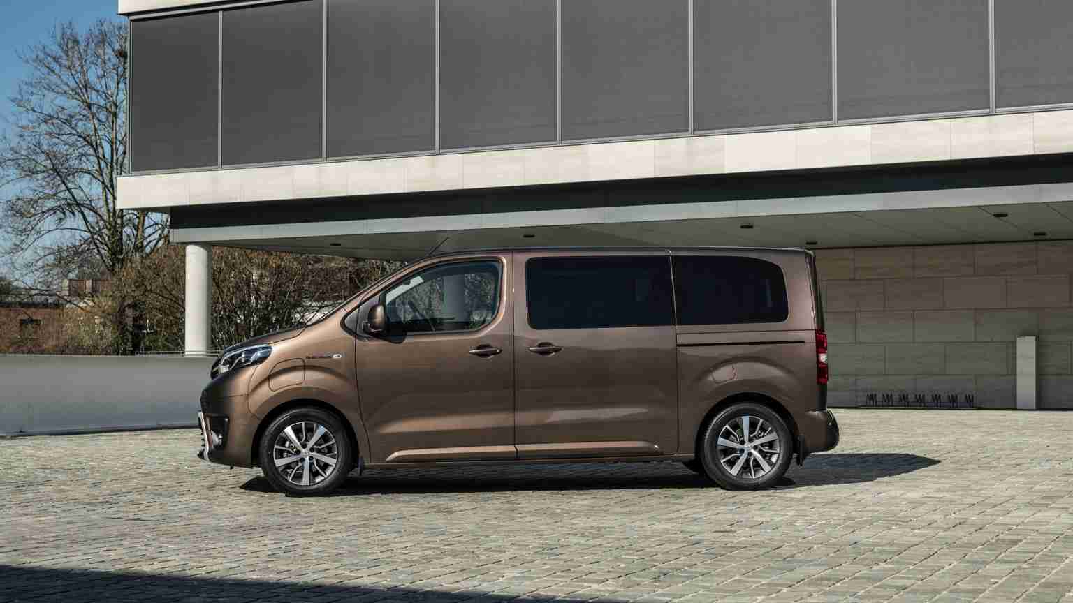 Toyota PROACE Verso M 75 kWh Boot Space