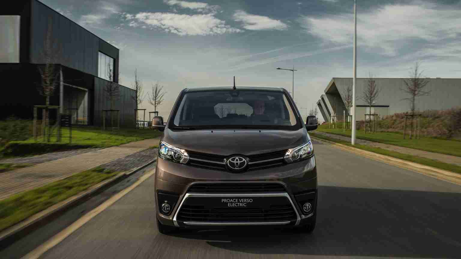 New Toyota PROACE Shuttle L 50 kWh