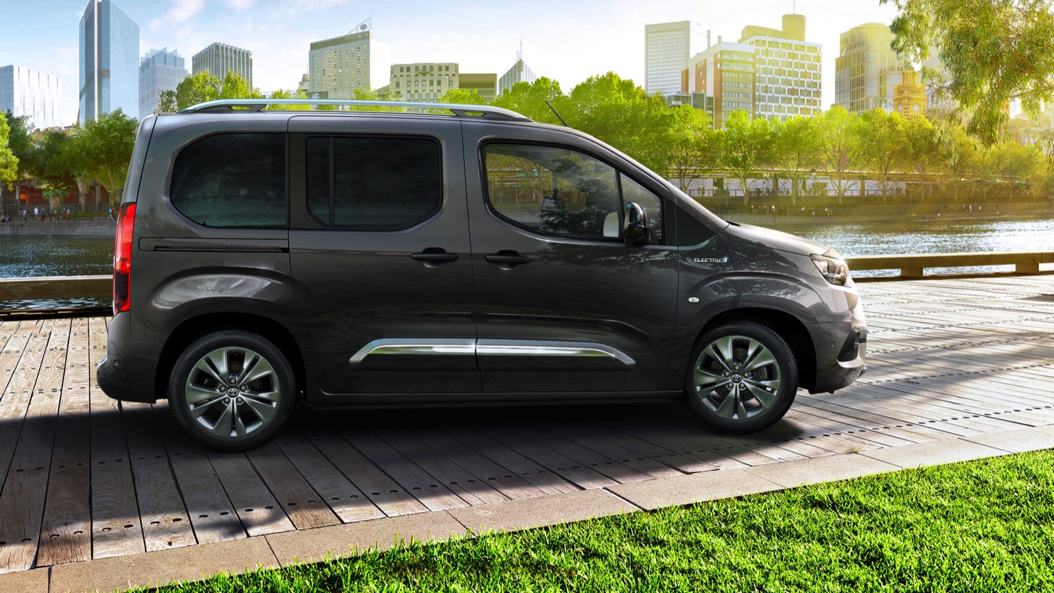 Toyota Proace City Verso Electric L2 50 kWh Mirrors